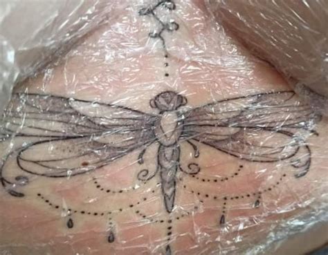 Tatuaggio sotto il seno idee consigli igiene manutenzione。